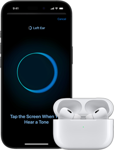 AirPods Pro in oplaadcase naast iPhone met een scherm over gehoorgezondheid