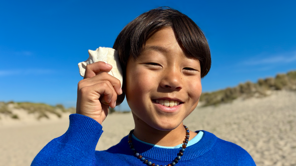 Foto gemaakt met de 48-MP Fusion-camera, de feature voor portretten van de nieuwste generatie wordt gebruikt en is gericht op het gezicht van iemand