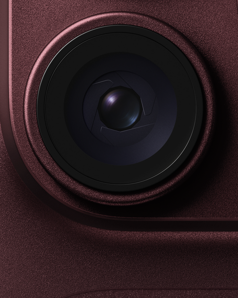 Lens met variabel diafragma van de Hoofdcamera op iPhone 18 Pro in de kleur Bordeauxrood