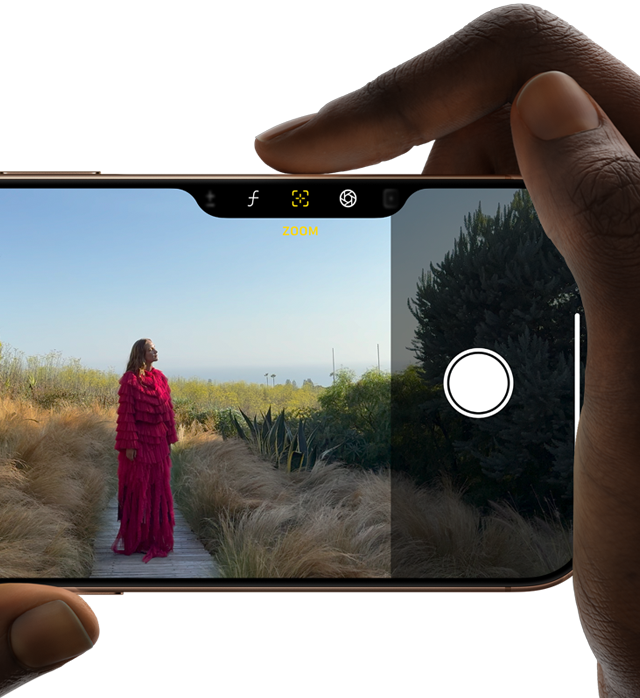 Cameraregelaar op iPhone 16 Pro, rechtervinger veegt over de zijkant om de scherptediepte aan te passen