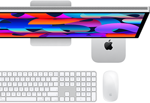 Mac mini onder Studio Display, Magic Keyboard met numeriek toetsenblok, Magic Mouse