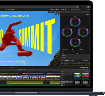 Gedeeltelijk scherm van MacBook Air met een video die wordt bewerkt om de prestaties van de M5‑chip te laten zien